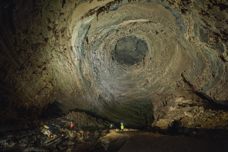 Swirling ceiling in Hang Tien cave
