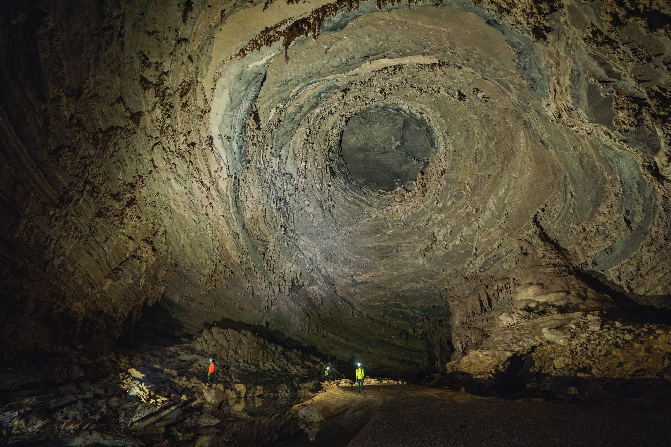 Swirling ceiling in Hang Tien cave