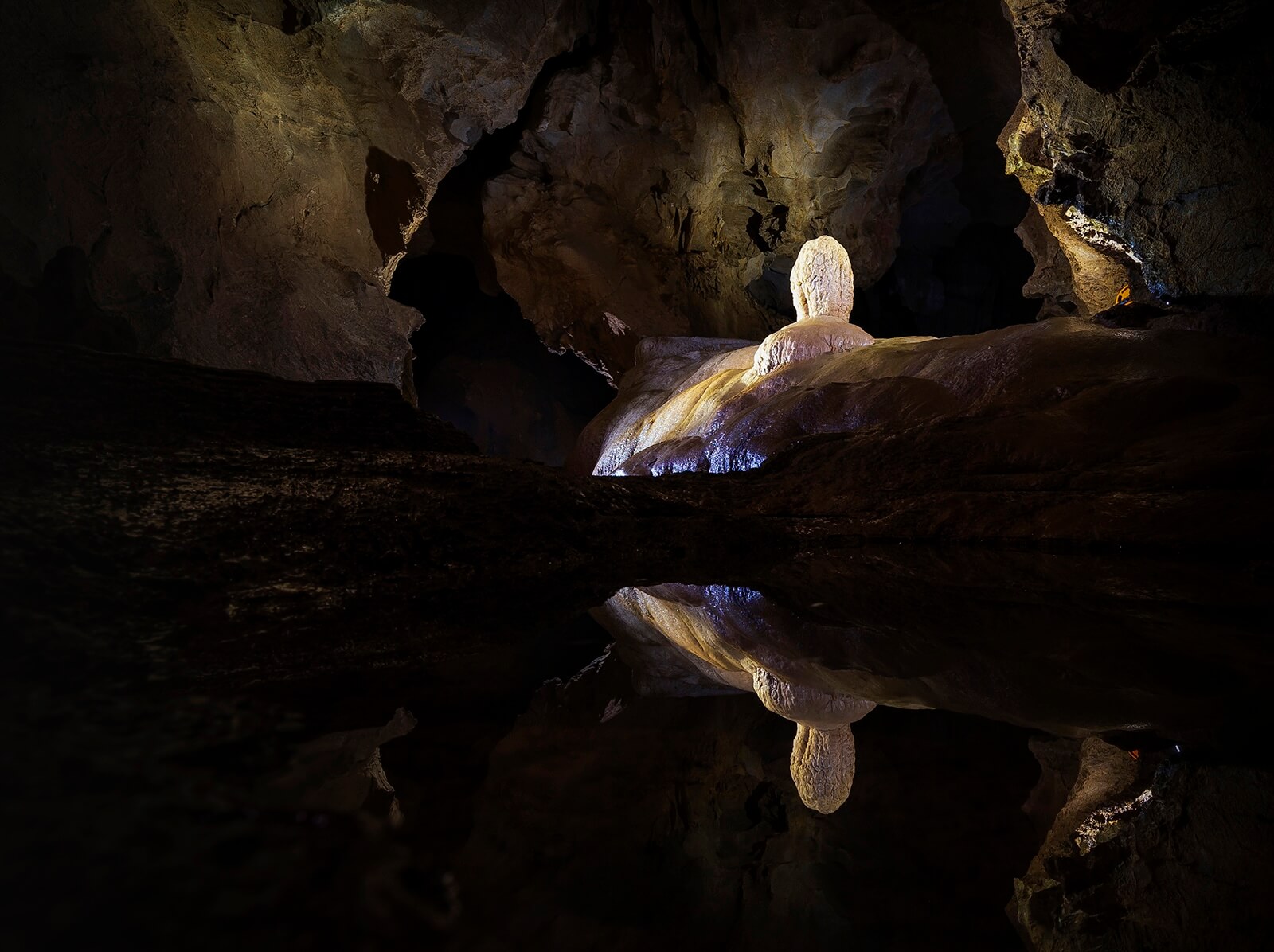 Transparent water oin Cha Loi cave