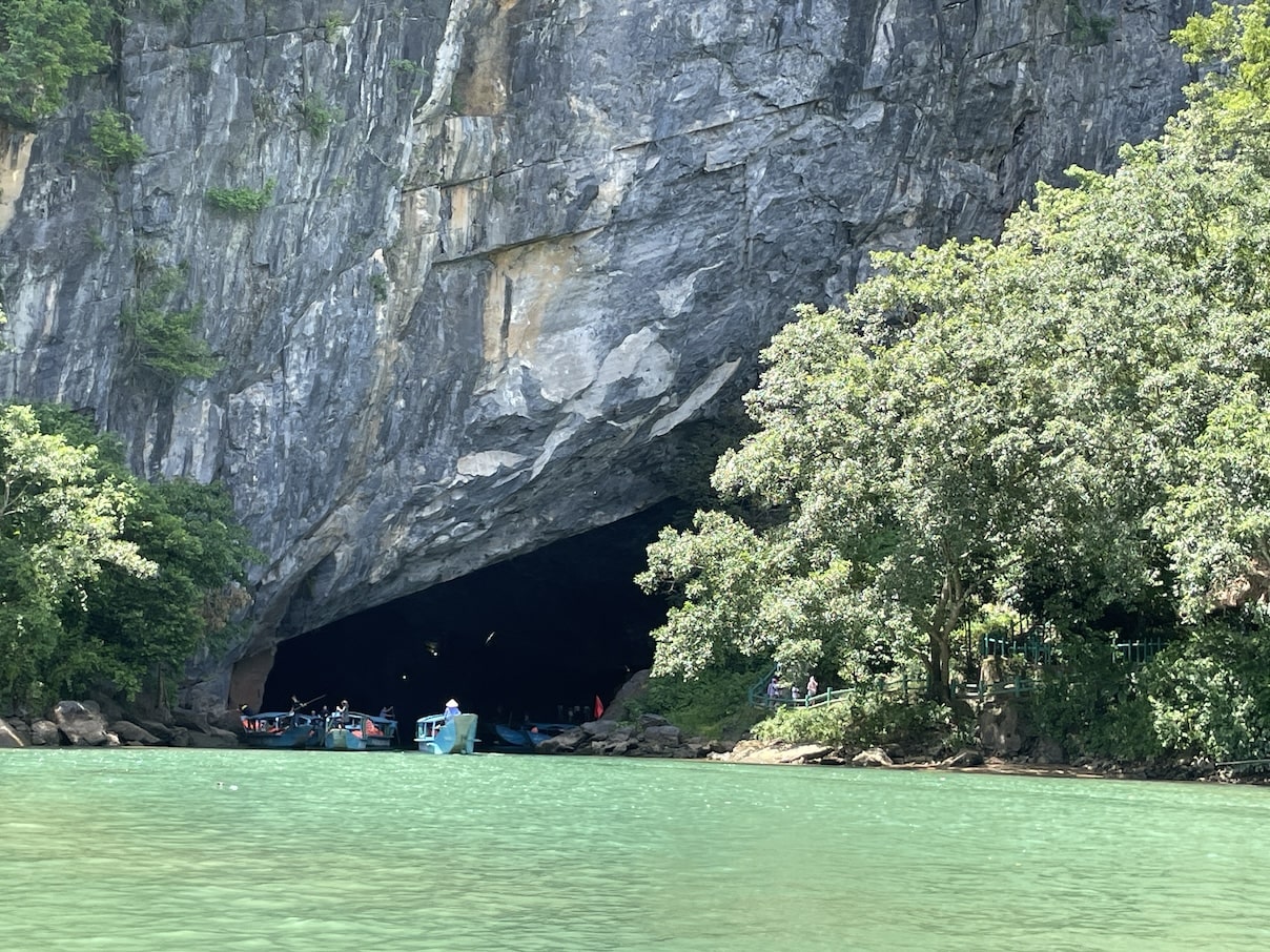 The entrance of Phong Nha cave