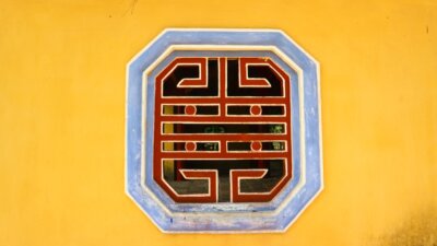 Sino-Vietnamese stylized "Shou" character window